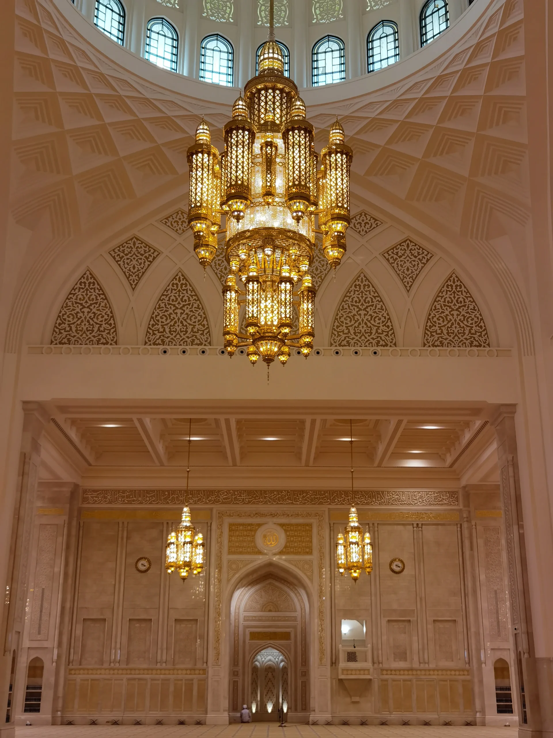 Большая мечеть Низвы внутри