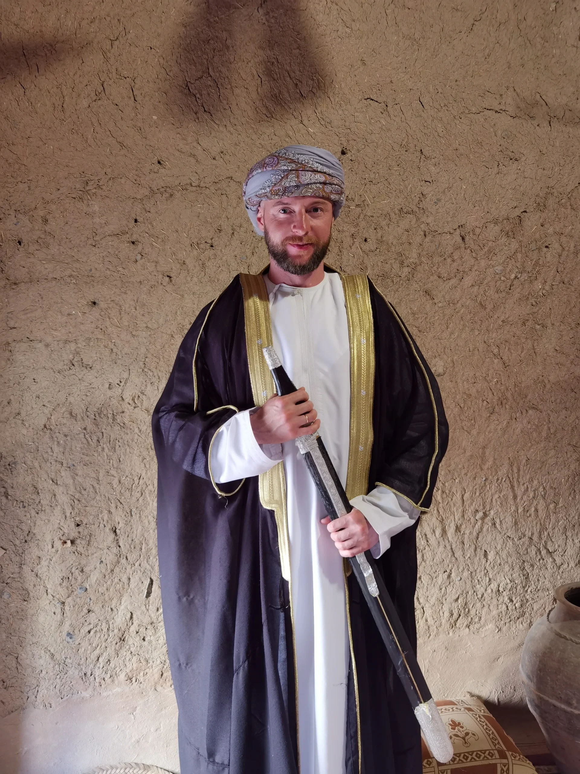 дом-музей Байт Аль-Сафа
Руслан Абрамович в традиционной Оманской  накидки "бишт" и головной убор  "массар"